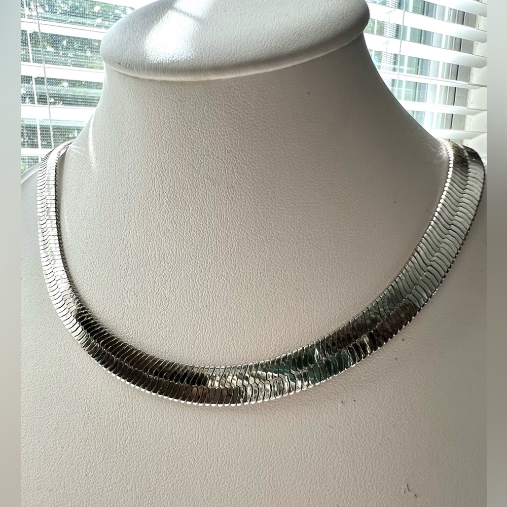 Cadena choker en Oro Laminado blanco ajustable. Queda preciosa.